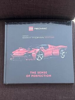 LEGO® 5007627 Kniha Ferrari Daytona SP3 The Sense of Perfect