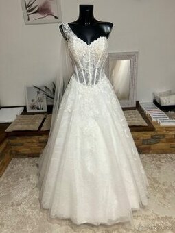 Nové svatební šaty, víc druhů