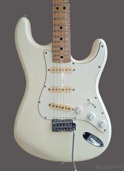 52 až 55 ročná vintage Maya Stratocaster (70. roky) - Japan