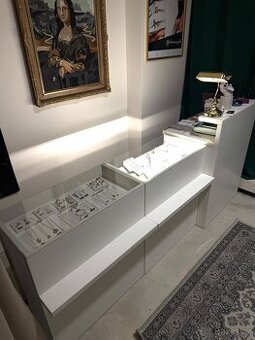 Prodám prodejní pulty / vitríny