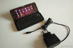Nokia E90 Communicator. Plně funkční, baterie dobrá.