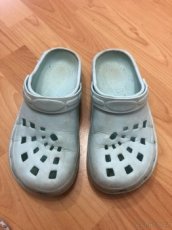 Zdarma k jinému nákupu pantofle typu crocs velikost 30
