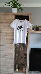 Nové dámské strečové tričko Nike