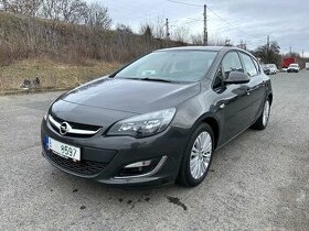 Opel Astra J 1,6, 2013, tažné zařízení, 17" kola - 1