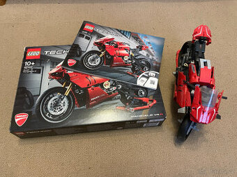 LEGO Technic 42107 Ducati Panigale V4 R