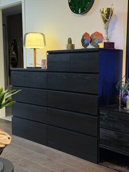 2x IKEA MALM komoda (černá) – vysoká + nízká, 4 a 6 zásuvek,