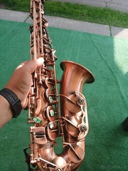 Predám NOVÝ KRÁSNY ALT SAXOFÓN SLADE-USA