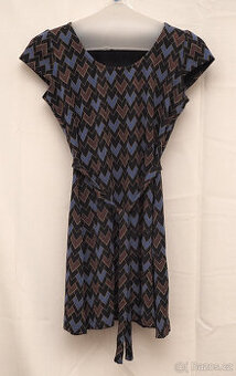 krátké šaty z teplejšího úpletu vel. M/38