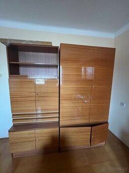 Retro lakovaná obývací stěna