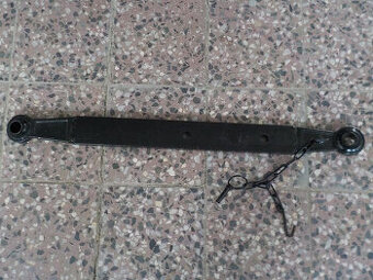 Spodní táhla - ramena hydrauliky na Zetor