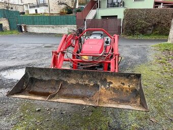 Malotraktor Yanmar f220 s celnim nakladacem