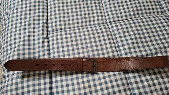 Kožené pásky s přezkou