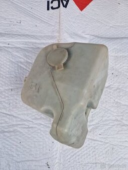 BMW e36 nádobka ostřikovačů