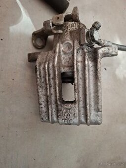 Octavia I, 81kw zadní brzdové třmeny