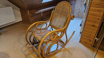 Houpací křeslo v top stavu