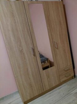 Šatní skříň se zrcadlem a šuplíky – dub sonoma