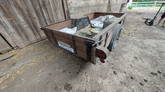 Masivní vozík za traktor