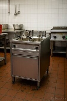 Fritéza s podestavbou s výpustí gastro A