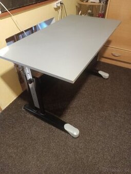 Psací stůl rostoucí