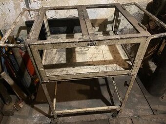 Lékařský zubařský stolek vitrína