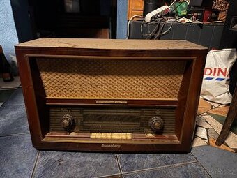 Prodám dvě starožitná lampová rádia.