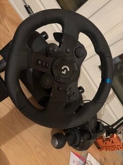 Volant logitech g923 + řadící páka, pedály