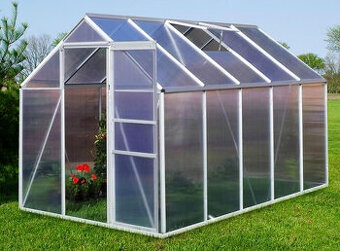 Polykarbonátový skleník