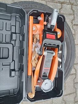 NOVÝ pojízdný hydraulický zvedak