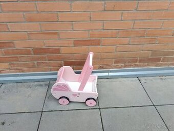 Dřevěný kočárek