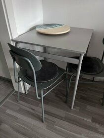 Jídelní stůl a školní židle