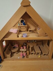 Dřevěný domeček pro panenky - 1
