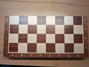 Dřevěné šachy+ analogové hodiny