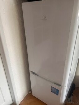 Lednička INDESIT BIAAA 10P