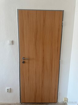 Prodám interiérové dveře, česká norma, buk, kování