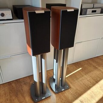 Audiovector R1 Arrete ( Price : 2000 EUR )
