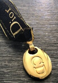 DIOR parfums - přívěšek na stužce