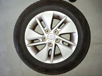 Kola Toyota + nové pneu