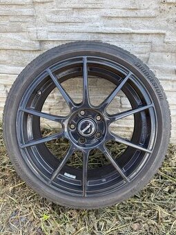225/40 R18