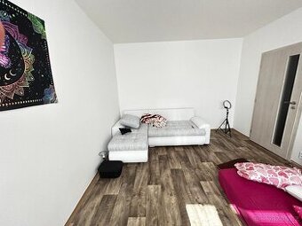 Moderní rohový gauč (rychlý prodej)