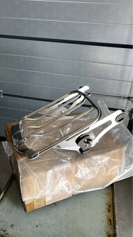 Chromový nosič touring Harley - Davidson.