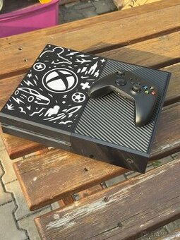 Xbox One – 512GB SSD, hry + ovladač z Xbox Series