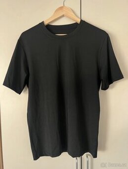 Dámské oversized černé tričko na cvičení