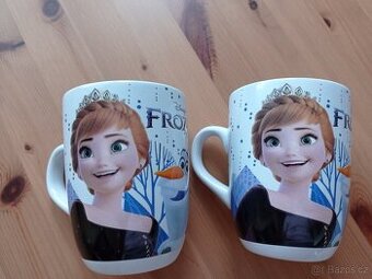 Dva dětské hrnečky Frozen - Anna, Elsa a Olaf