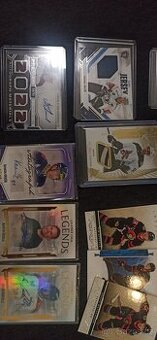 Hokejové a fotbalové kartičky s podpismi