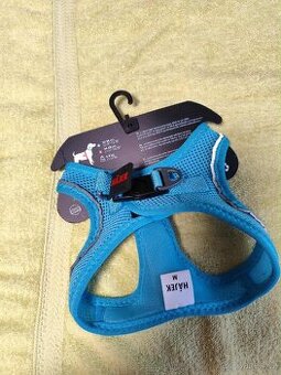 Postroj na malého psa