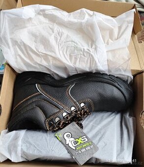 Zimní kotníková obuv značky CXS