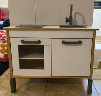 🧁 Dětská kuchyňka – svítí, vaří, zabaví na hodiny 🍳