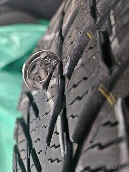 Zimni pneu + plechove disky