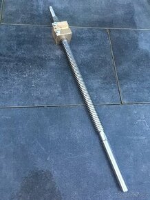 Soustruh SUI40-50 příčný šroub suportu