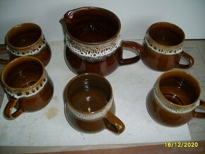 Džbán a hrnky z keramiky